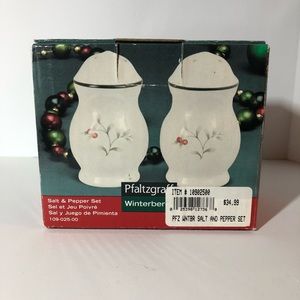 Pfaltzgraff Winterberry salt & paper set NIB
